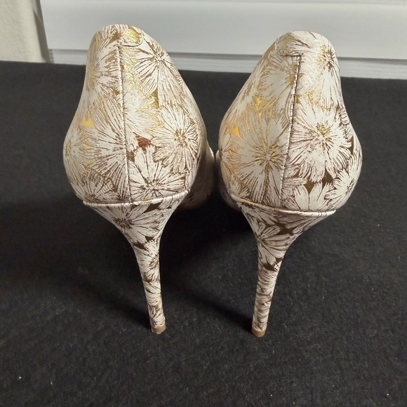 Michael Kors Floral Patterned Heels, Flex Dorothy Classic, EUC - Picture 5 of 5